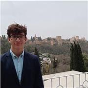 Estudiante de 18 años, responsable y educado. Estudio ingeniería informática y mantengo un muy buen expediente académico desde ESO